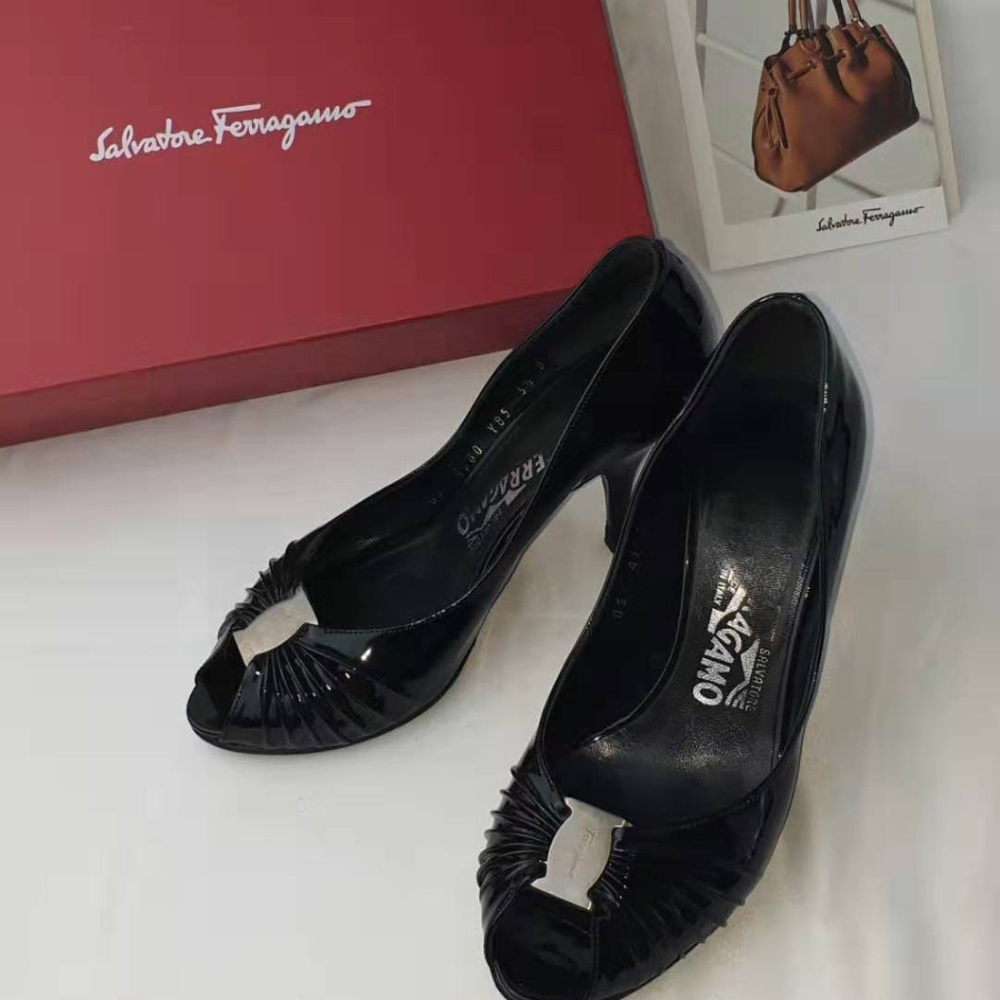 Salvatore Ferragamo Tiberia peep-toe pumps 5.5